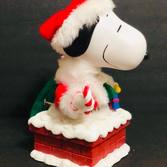 Peanuts 10.75” Snoopy Santa Animated and Musical Tablepiece - Picture 3 of 8